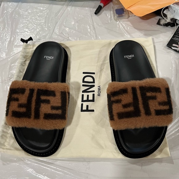 FENDI Shearling Slides/Sandals SIZE 38 EU - Picture 10 of 16
